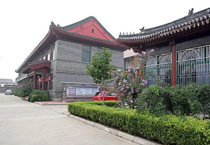 山海關第一中學地址，乘車路線