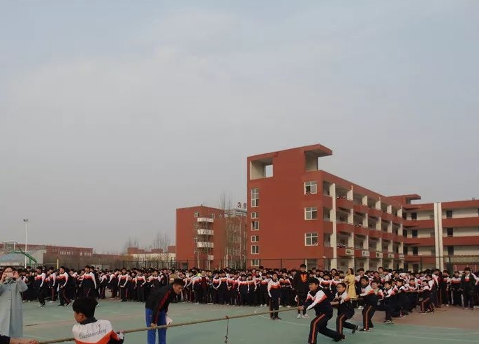 邱縣第二中學(xué)地址，乘車路線