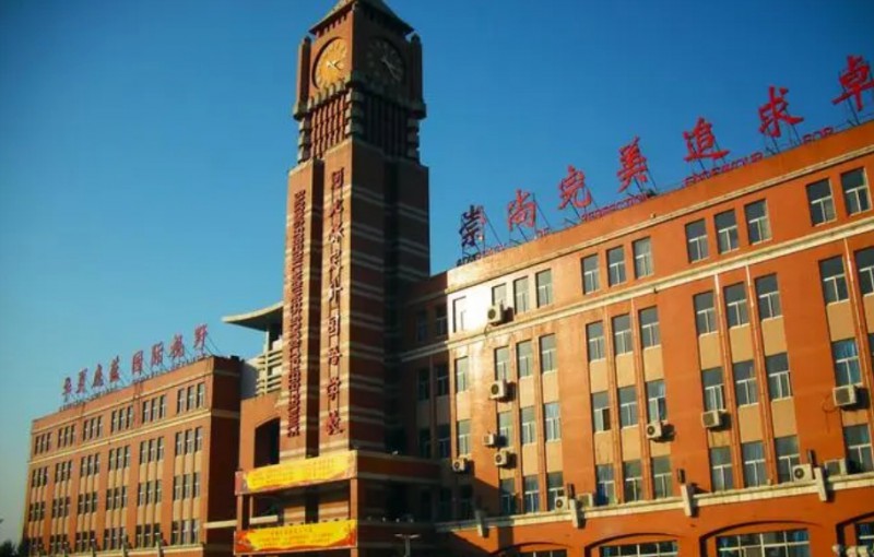 河北保定外國語學(xué)校地址，乘車路線