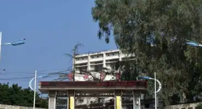 賈家中學(xué)地址，乘車路線