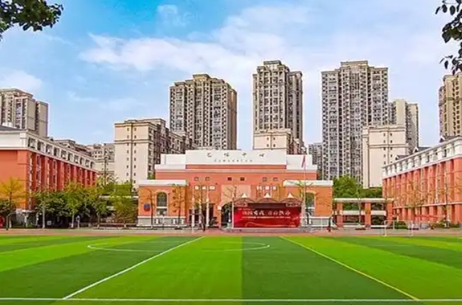百悅成龍學(xué)校怎么樣、好不好
