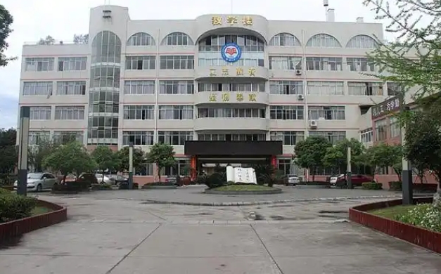 2025邛崍二中多少錢(學費明細)