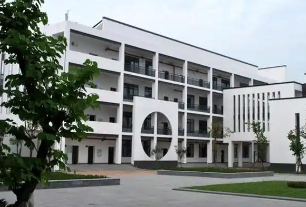 彭州市天彭中學(xué)地址，乘車路線