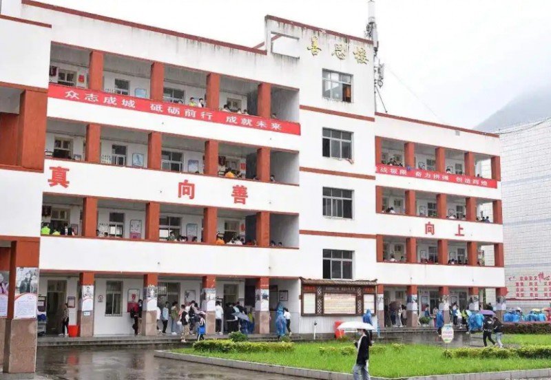 2025都江堰市玉堂鎮(zhèn)中學(xué)多少錢(學(xué)費明細)