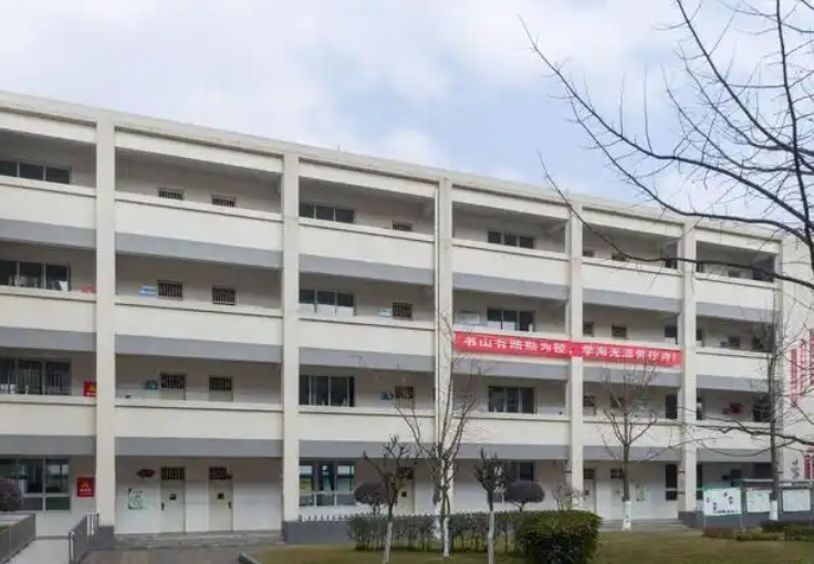 崇州市江源鎮(zhèn)中學(xué)地址，乘車路線